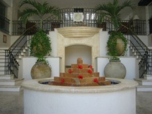 Cancun hotel fountain.jpg