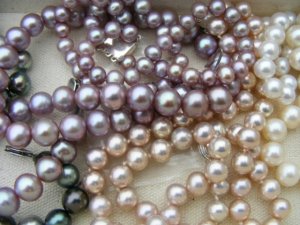 lgkscarypileofpearls1.jpg lgkscarypileofpearls1.jpg