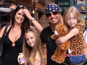 bret-michaels-to-get-engaged.jpg