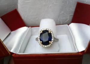Sapphire in box.jpg Sapphire in box.jpg