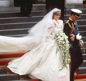 princess-diana-wedding-gown1-David-and-Elizabeth-Emanuel.jpg