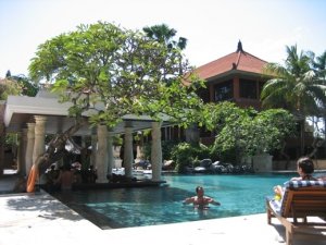 sanuahotelpool.JPG