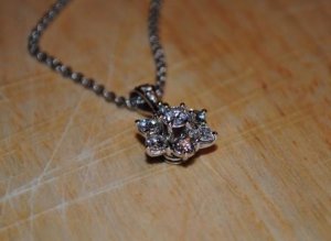 kbflowerpendant1 xs.JPG kbflowerpendant1 xs.JPG