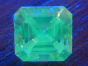 Diamond Asscher fluor2.JPG