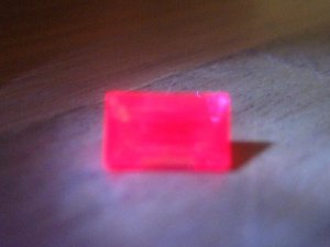 Spinel Mahenge 1.35ct fluor2_1_1.JPG