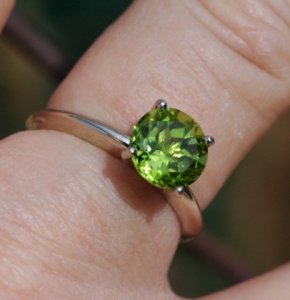 8mm_peridot.jpg