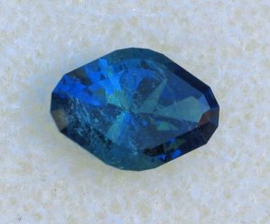 010b 1.35ct deep caribbean blue paraiba tourmaline under natural daylight-1.jpg