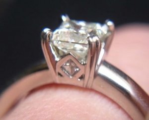 handshot-loupe1-small.jpg handshot-loupe1-small.jpg