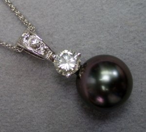 Pearl Pendant 1.jpg Pearl Pendant 1.jpg