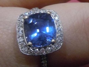 TLbluecushionspinelsparkle1.JPG