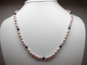 pearl necklace.jpg pearl necklace.jpg