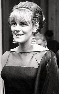 camillaDM_228x363.jpg