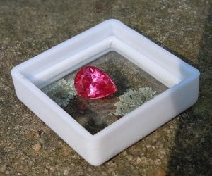 Spinel Pear Morning light (Large).jpg