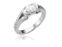 custom_oval_engagement_ring_1_m.jpg