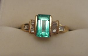 Emerald in yellow gold.jpg