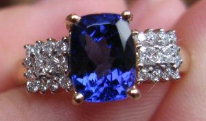 Tanzanite 2.75ct Cushion Cut_1_1.jpg