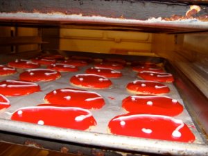 pinksmileyfacecookies.jpg