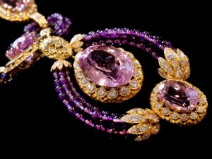 Kunzite necklace by Van Cleef & Arpels.jpg