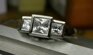 3 stone bezel.jpg
