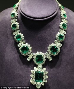 Elizabeth Taylor Bulgari diamond and emerald necklace and pendant.jpg