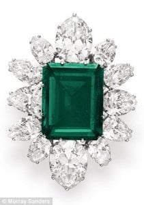 Elizabeth Taylor Bulgari diamond and emerald pendant.jpg