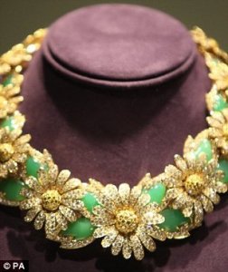 Elizabeth Taylor Van Cleef & Arpels Reine Marguerite necklace.jpg