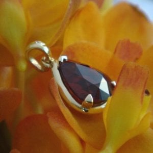 HoW Spess Pendant 1.jpg HoW Spess Pendant 1.jpg