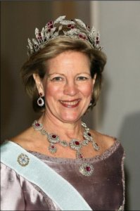 Queen Ann Marie of Greece Ruby Parure.jpg