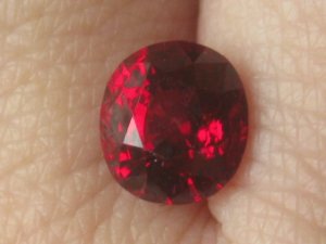 Spinel 1.05ct Daylight2.JPG