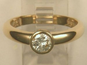 Bezel-setDiamond.jpg