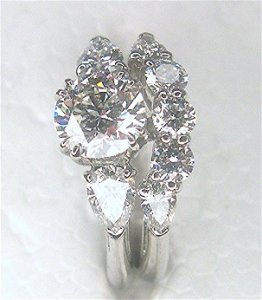 Kamuelamom Ring with Pears 2.jpg