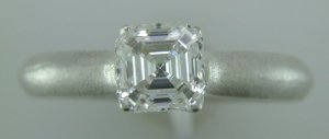 DI40XR_GIA15861876.jpg