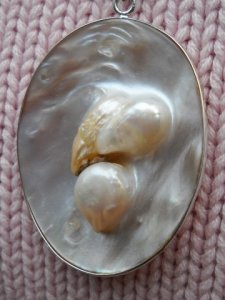 PearlPendant_1.jpg PearlPendant_1.jpg
