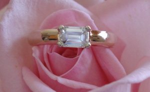 LCrosegoldsolitaire.JPG