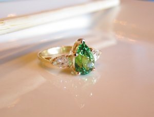 sun shot tsavorite.JPG