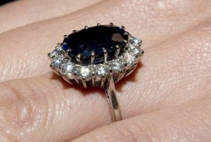 Kate+Middleton+Kate+Middleton+Engagement+Ring+R8jYbQc07rfl[1].jpg