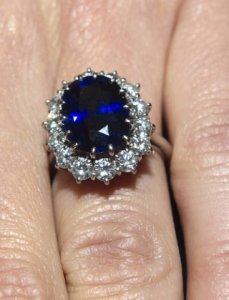 Kate+Middleton+Kate+Middleton+Engagement+Ring+YOE_ErMjR_Ll[1].jpg
