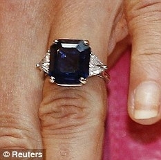 elizabeth-hurley-engagement-ring[1].jpg