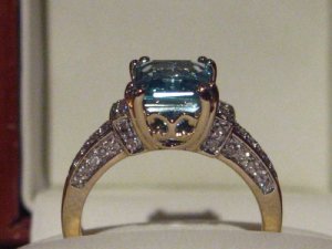 Aquamarine emerald cut Profile_1_1.JPG