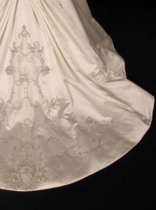 reem_acra_everlasting_wedding_dresses_3521_view3.jpg