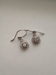 Diamond drop earrings.jpg Diamond drop earrings.jpg