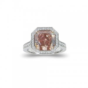 Fancy Pink Radiant 4.24cts_front angle 2400X2400.jpg Fancy Pink Radiant 4.24cts_front angle 2400X2400.jpg