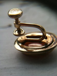 earring1.jpg