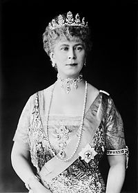 200px-Queenmaryformalportrait_edit3.jpg