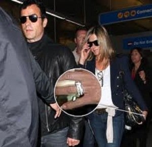 jennifer-aniston-engagement-ring-from-justin-theroux.jpg