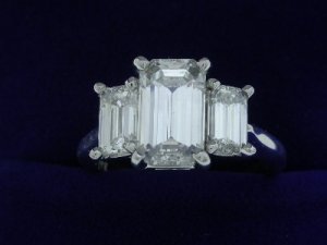 emerald_cut__ring_tilt.jpg