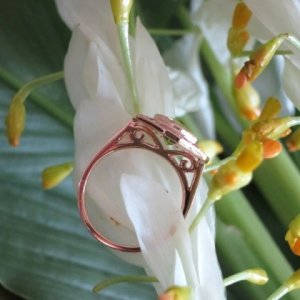 peridot_ring_side.jpg