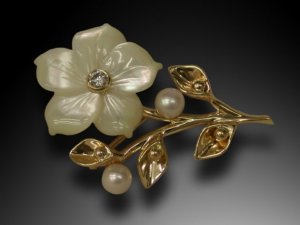 am-mop-flwr-brooch.jpg