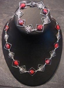 red_and_silver_necklace2.jpg