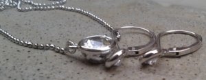 pendant_and_earrings.jpg